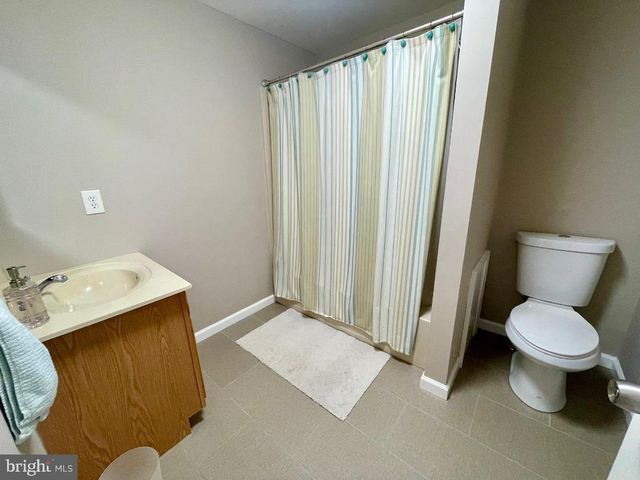 8 BONNIE CT, Lawrence Township, NJ 08648