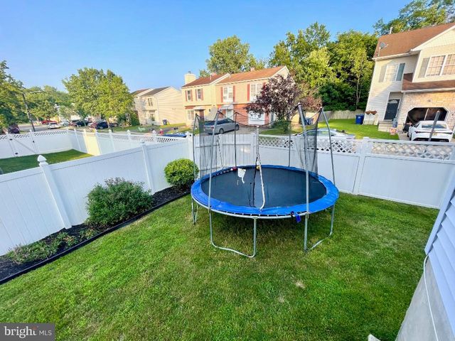 8 BONNIE CT, Lawrence Township, NJ 08648