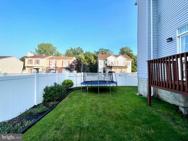 8 BONNIE CT, Lawrence Township, NJ 08648