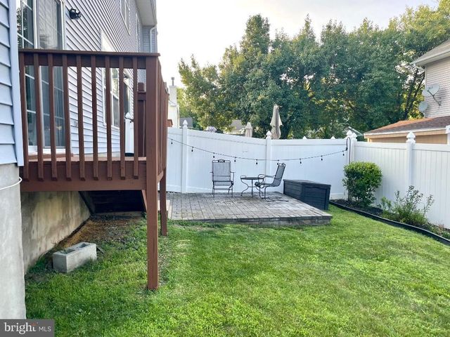 8 BONNIE CT, Lawrence Township, NJ 08648