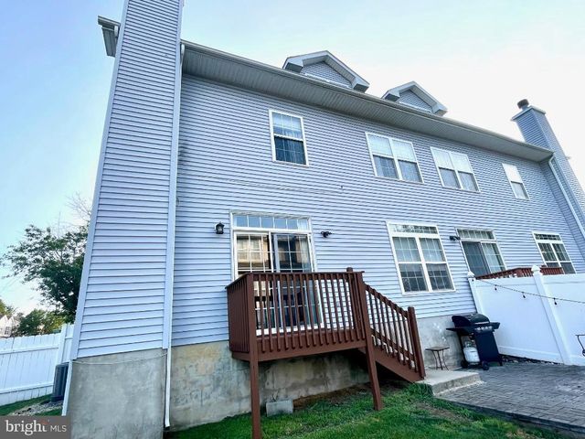 8 BONNIE CT, Lawrence Township, NJ 08648