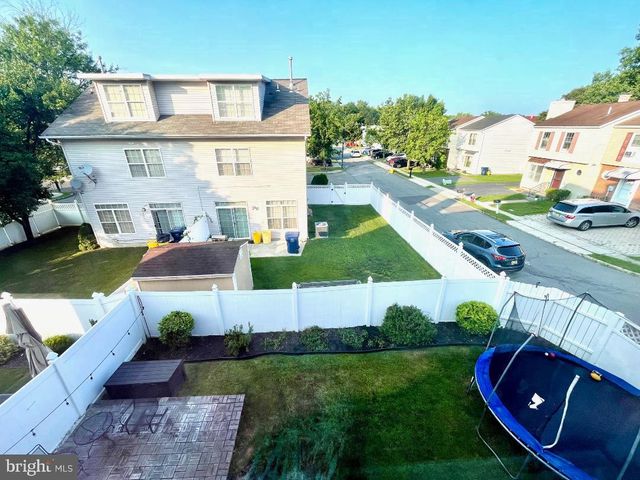 8 BONNIE CT, Lawrence Township, NJ 08648