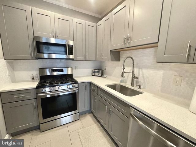 8 BONNIE CT, Lawrence Township, NJ 08648