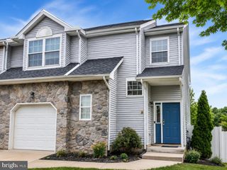 8 BONNIE CT, Lawrence Township, NJ 08648