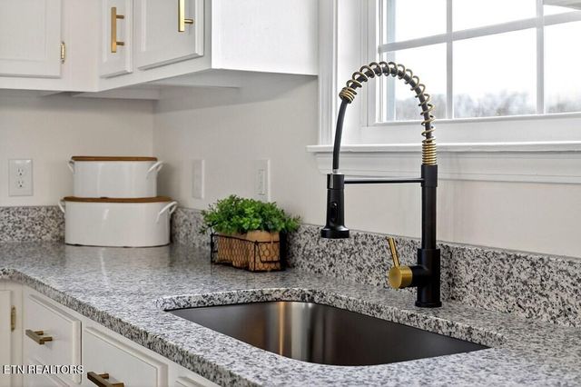 498 LOW GAP ROAD Rd, Sparta, TN 38583