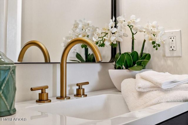 498 LOW GAP ROAD Rd, Sparta, TN 38583