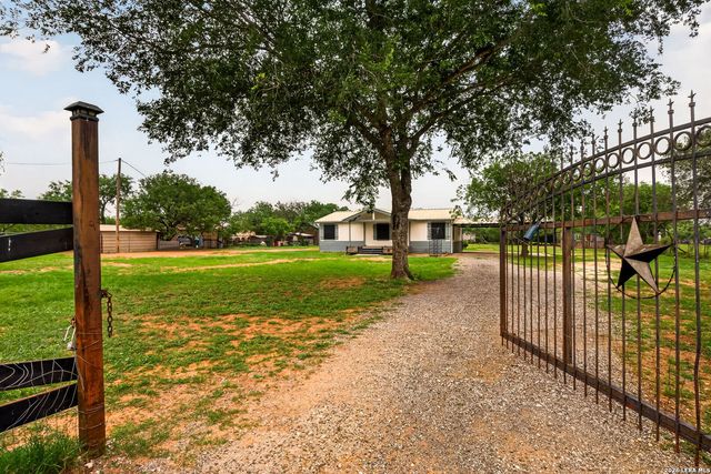 147 County Road 6841, Lytle, TX 78052