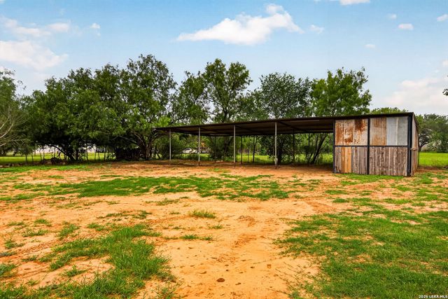 147 County Road 6841, Lytle, TX 78052