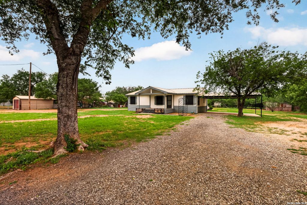 147 County Road 6841, Lytle, TX 78052