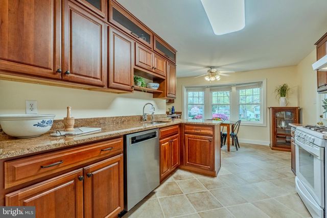8717 HIGDON DR, Vienna, VA 22182