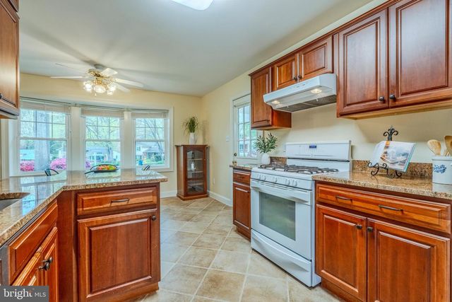 8717 HIGDON DR, Vienna, VA 22182