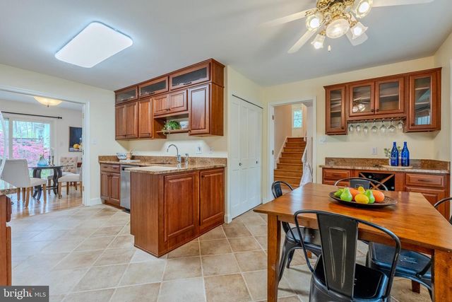 8717 HIGDON DR, Vienna, VA 22182