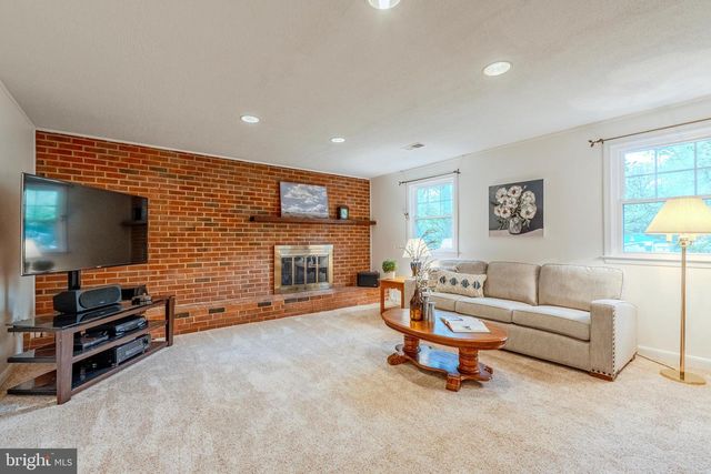8717 HIGDON DR, Vienna, VA 22182