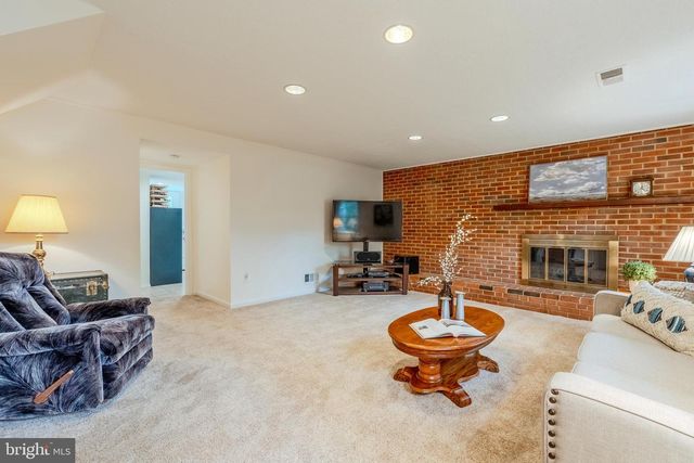 8717 HIGDON DR, Vienna, VA 22182