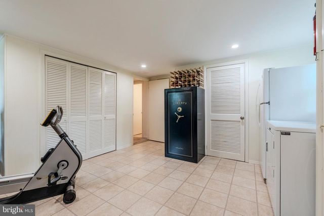 8717 HIGDON DR, Vienna, VA 22182