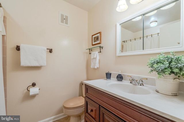 8717 HIGDON DR, Vienna, VA 22182