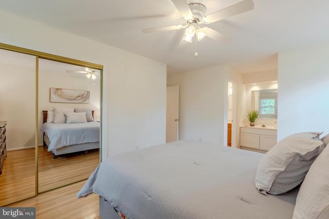 8717 HIGDON DR, Vienna, VA 22182