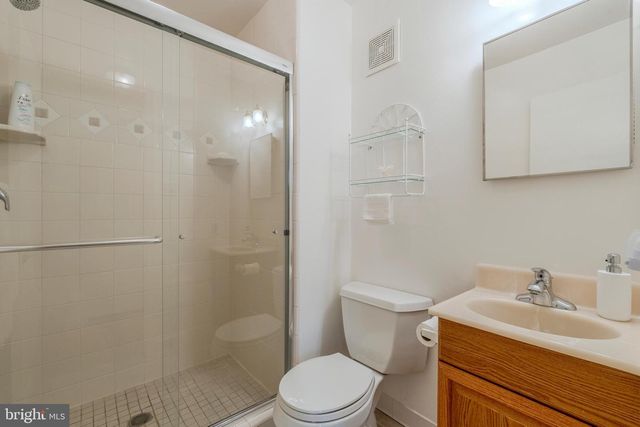 8717 HIGDON DR, Vienna, VA 22182