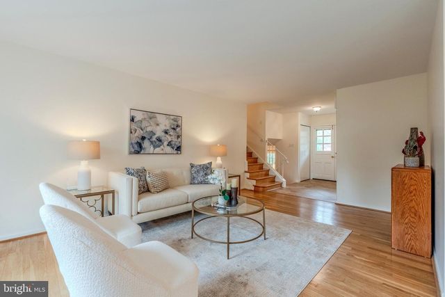 8717 HIGDON DR, Vienna, VA 22182