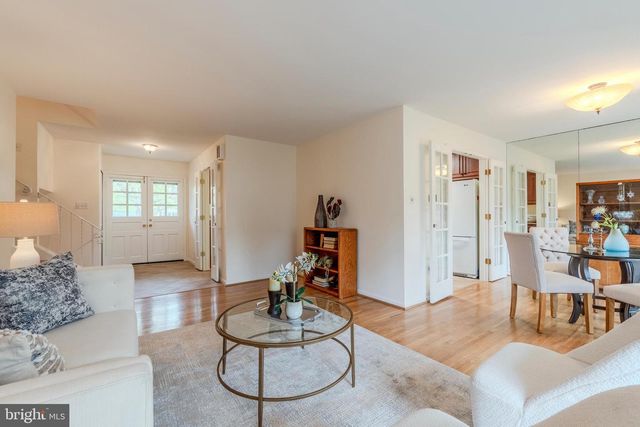 8717 HIGDON DR, Vienna, VA 22182