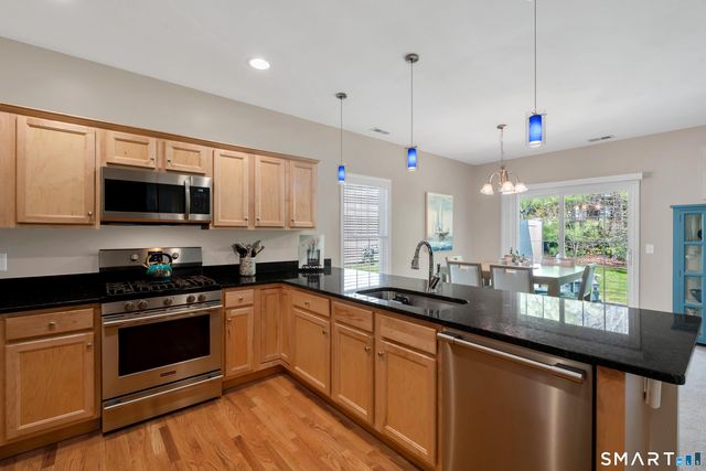 19 Brighton Park Way 19, Bloomfield, CT 06002