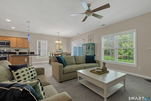 19 Brighton Park Way 19, Bloomfield, CT 06002