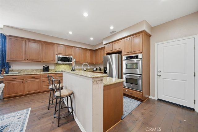 28382 Beacon Bay Circle, Menifee, CA 92585