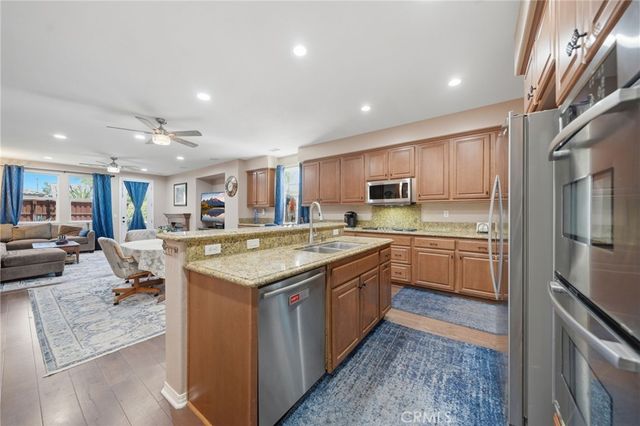 28382 Beacon Bay Circle, Menifee, CA 92585