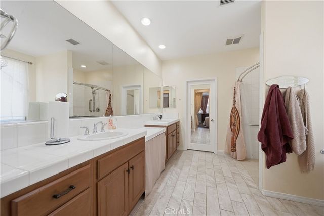 28382 Beacon Bay Circle, Menifee, CA 92585