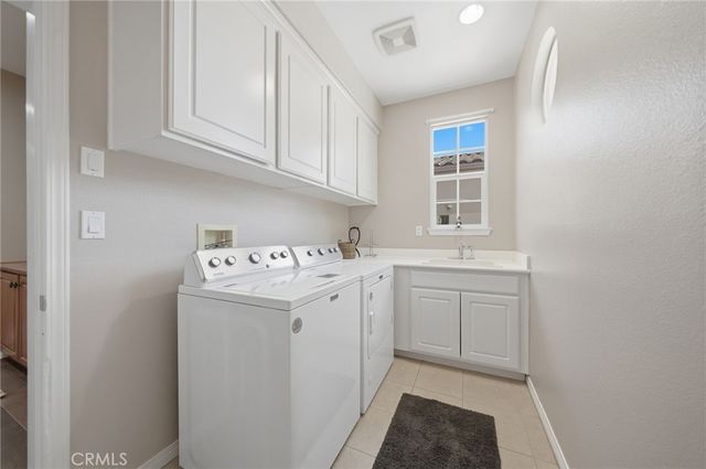 28382 Beacon Bay Circle, Menifee, CA 92585