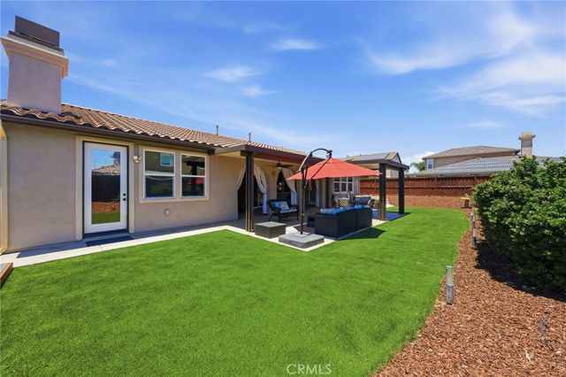 28382 Beacon Bay Circle, Menifee, CA 92585