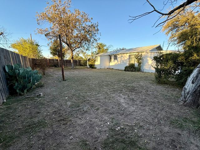 811 Akin St, San Angelo, TX 76903