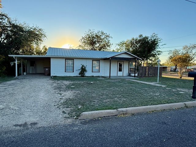 811 Akin St, San Angelo, TX 76903