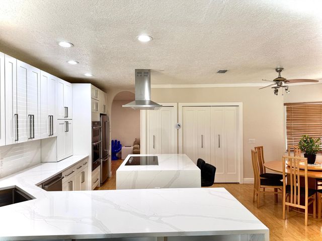 3290 SW 131st Terrace, Davie, FL 33330