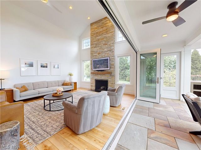 9830 Greenway Trail, Chagrin Falls, OH 44023