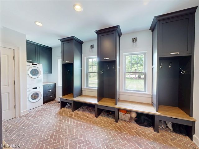 9830 Greenway Trail, Chagrin Falls, OH 44023
