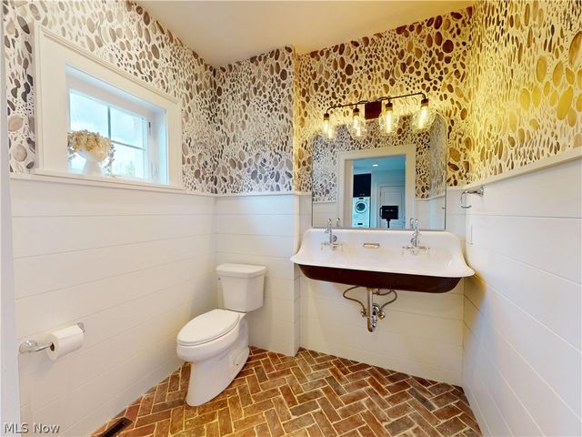 9830 Greenway Trail, Chagrin Falls, OH 44023