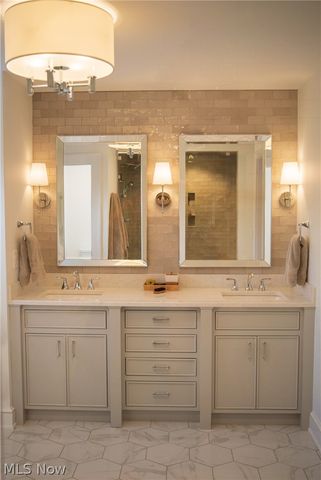 9830 Greenway Trail, Chagrin Falls, OH 44023