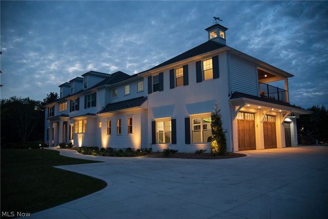 9830 Greenway Trail, Chagrin Falls, OH 44023