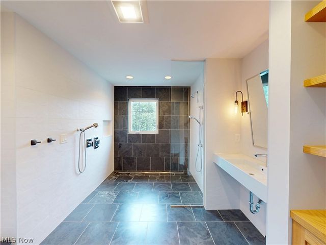 9830 Greenway Trail, Chagrin Falls, OH 44023