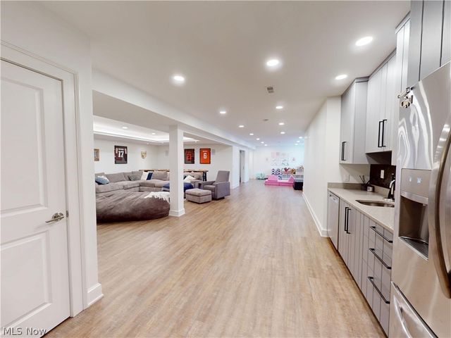 9830 Greenway Trail, Chagrin Falls, OH 44023