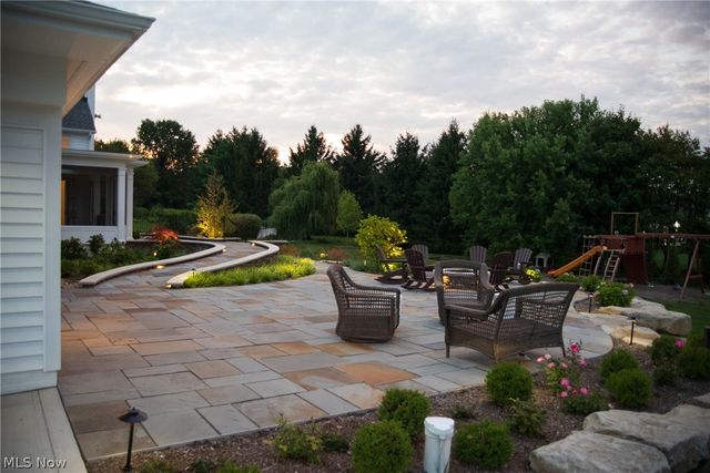 9830 Greenway Trail, Chagrin Falls, OH 44023
