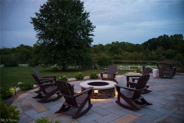 9830 Greenway Trail, Chagrin Falls, OH 44023
