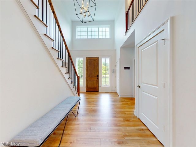9830 Greenway Trail, Chagrin Falls, OH 44023