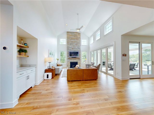 9830 Greenway Trail, Chagrin Falls, OH 44023