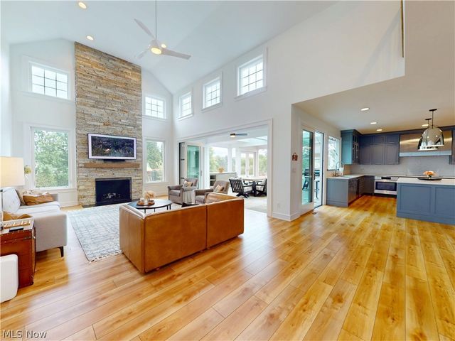9830 Greenway Trail, Chagrin Falls, OH 44023