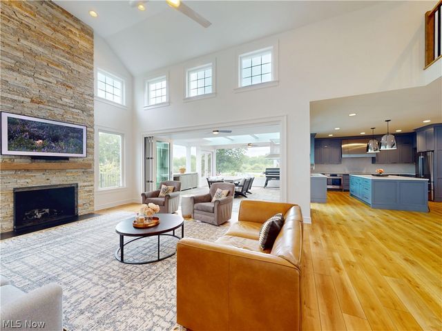 9830 Greenway Trail, Chagrin Falls, OH 44023