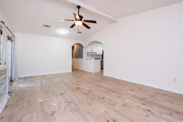 1814 Calgary Trail, Little Rock, AR 72211