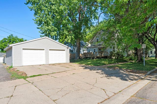 922 Armstrong Avenue, Saint Paul, MN 55102