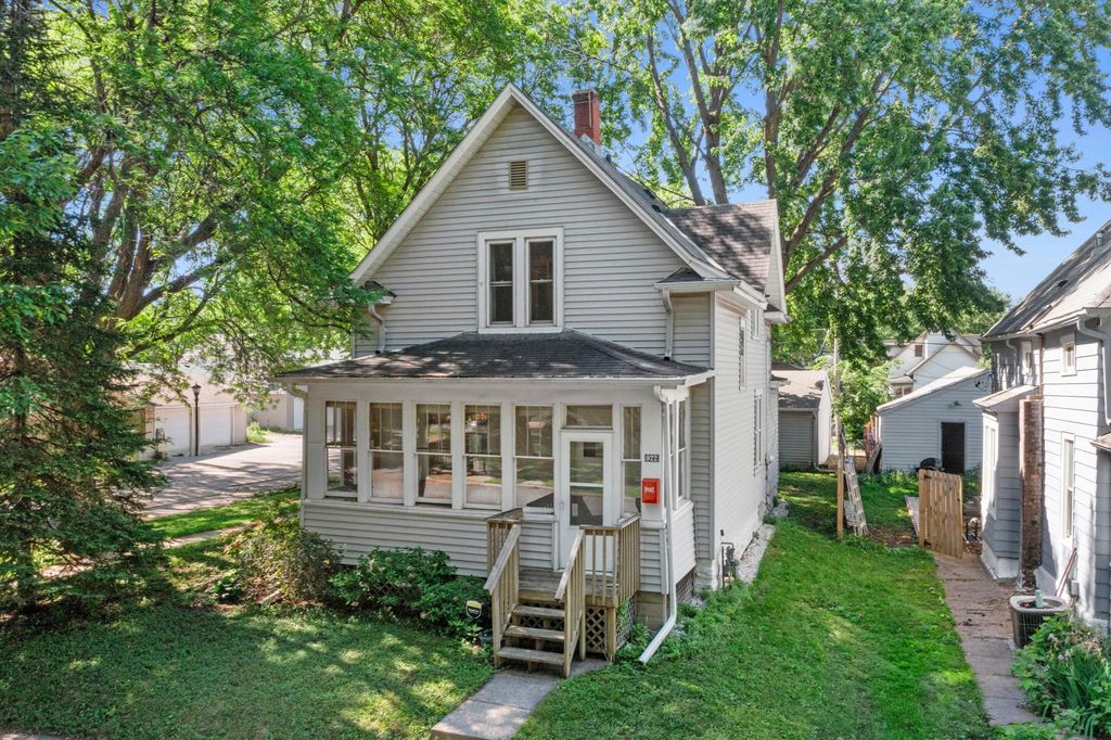 922 Armstrong Avenue, Saint Paul, MN 55102